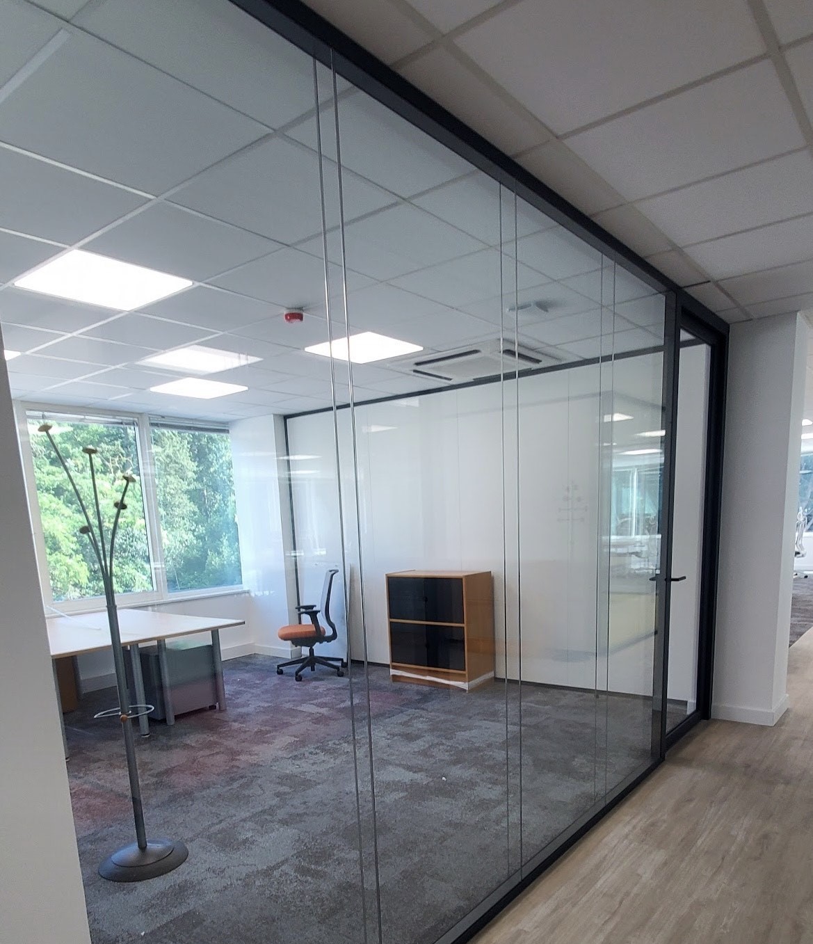 CLOISON VITRÉE TOUTE  HAUTEUR BORD A BORD