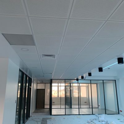 Faux plafond en dalle acoustique